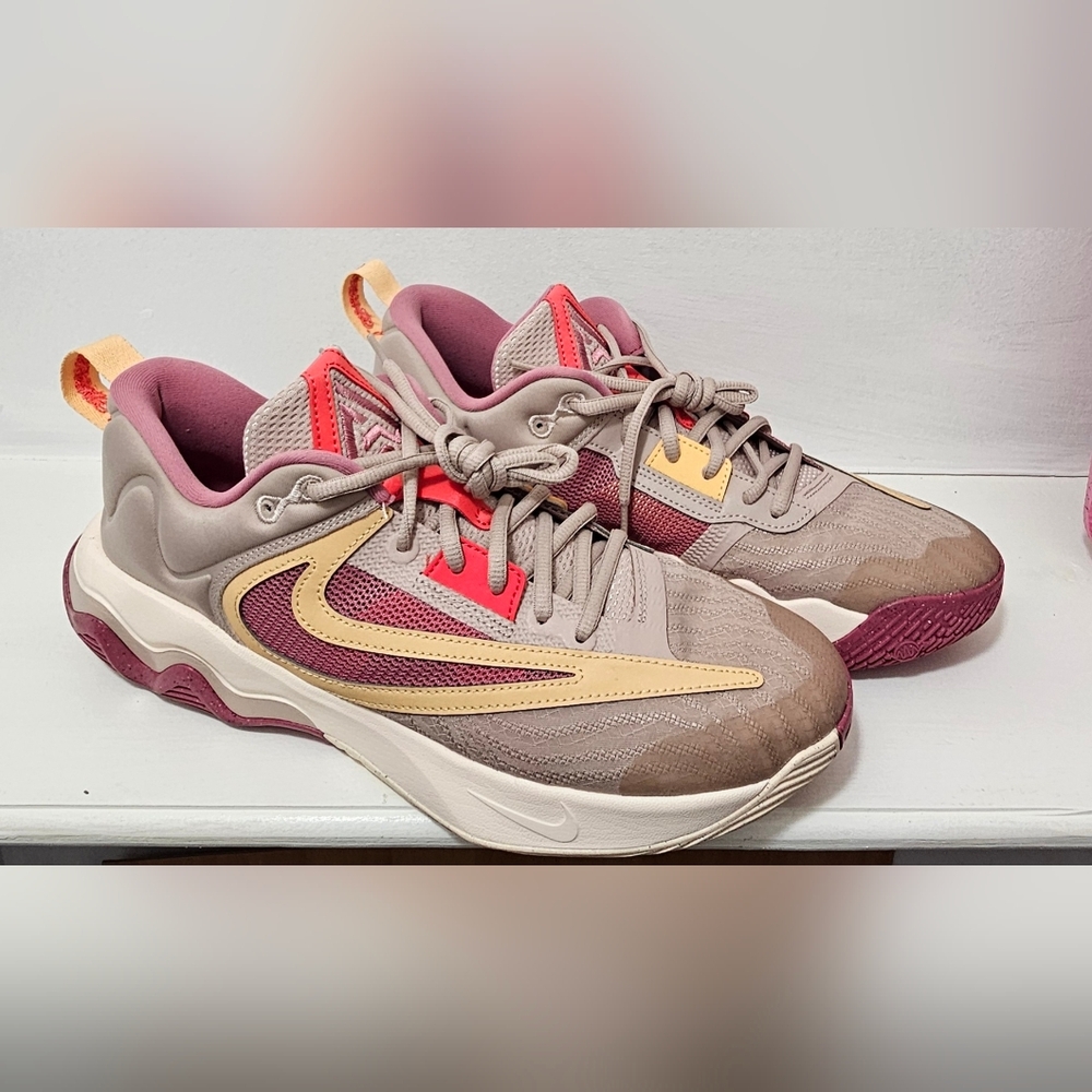 Nike Giannis Immortality 3 basketball shoes 10.5 Men